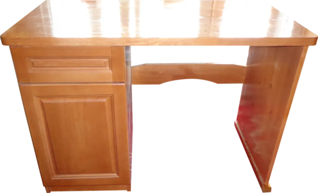 Дървено бюро